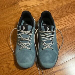 On Women's Cloudflyer- size 8.5, like new